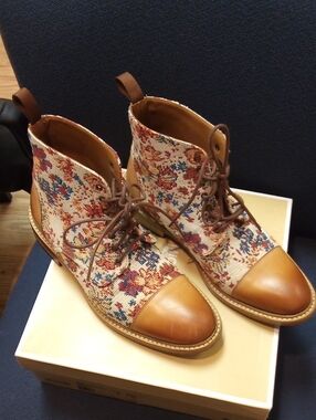 TAFT HANDCRAFTED IN SPAIN! UNIQUE Floral Tapestry Lace-Up Ankle Boots in Tan